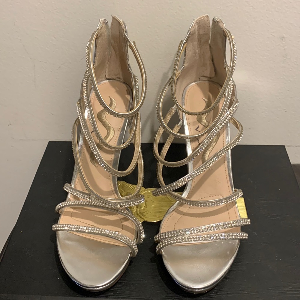 Nina Silver Sparkly Sandal, Size 6.5M